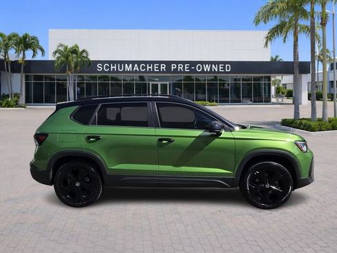 Used 2025 Volkswagen Taos SE AWD/4WD image 8