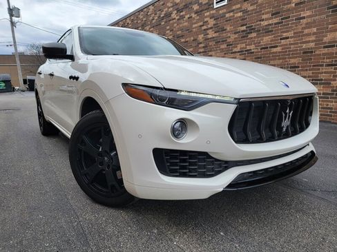 Used 2017 Maserati Levante AWD/4WD image 3