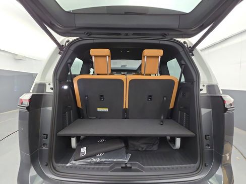 Used 2025 Volkswagen ID. Buzz Pro S Plus image 44