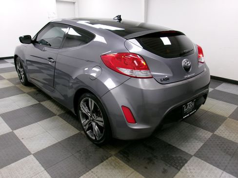 Used 2017 Hyundai Veloster Value Edition image 2