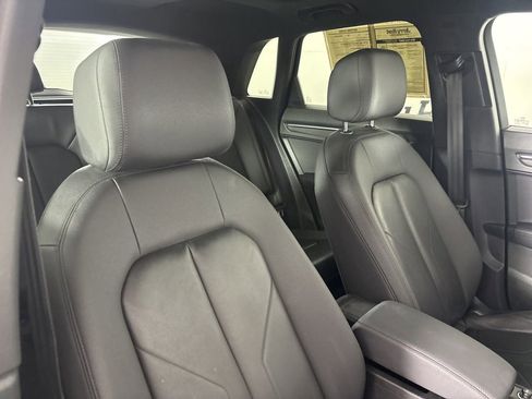 Used 2022 Audi Q3 2.0T Premium w/ Convenience Package AWD/4WD image 29