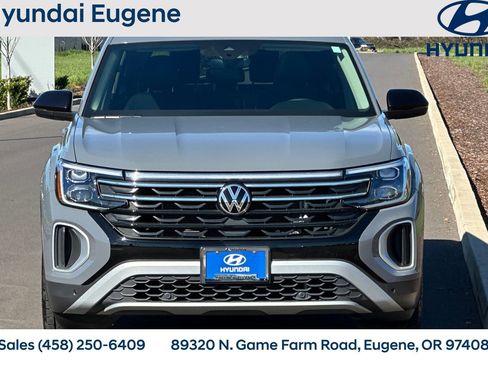 Used 2025 Volkswagen Atlas Peak Edition SE image 10