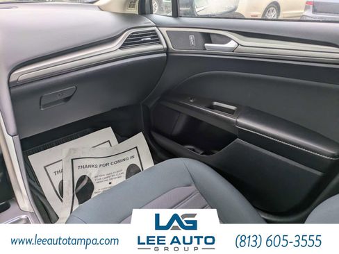 Used 2020 Ford Fusion SE FWD image 15