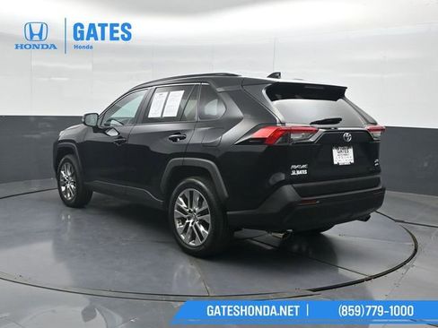 Used 2019 Toyota RAV4 XLE Premium w/ Cold Weather Package AWD/4WD image 8