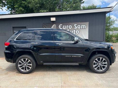 Used 2017 Jeep Grand Cherokee Overland AWD/4WD image 9