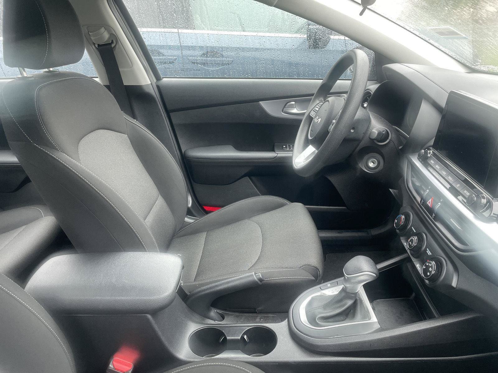 Used 2022 Kia Forte LXS FWD image 4