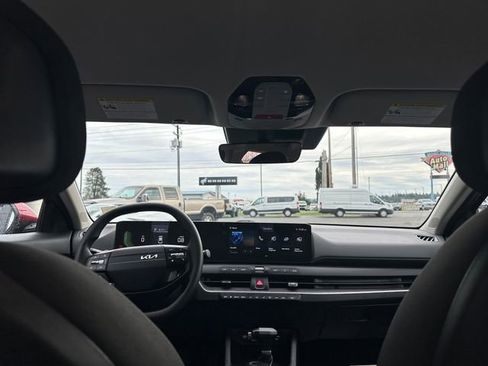Used 2025 Kia K4 LXS image 23