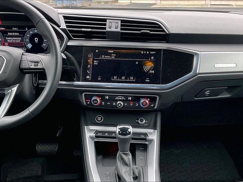 Used 2025 Audi Q3 2.0T Premium Plus image 9