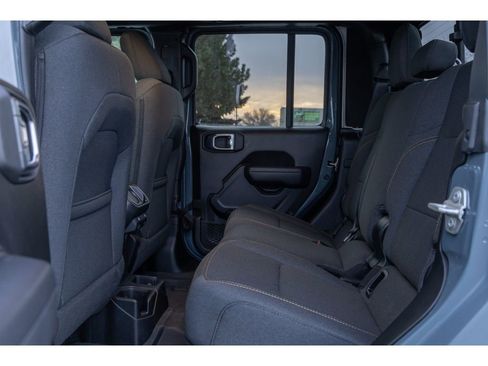 Used 2024 Jeep Gladiator Sport image 13