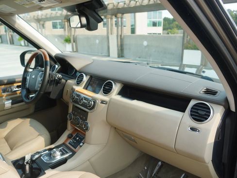 Used 2015 Land Rover LR4 HSE LUX image 4