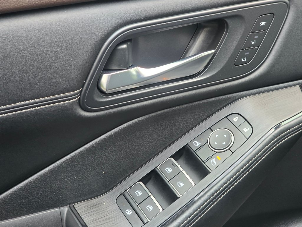 Used 2023 Nissan Rogue SL AWD/4WD image 35