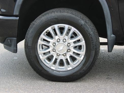 Used 2020 Chevrolet Silverado 2500 High Country w/ Z71 Off-Road Package AWD/4WD image 23