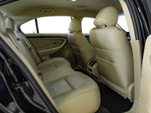 Used 2019 Ford Taurus Limited image 32