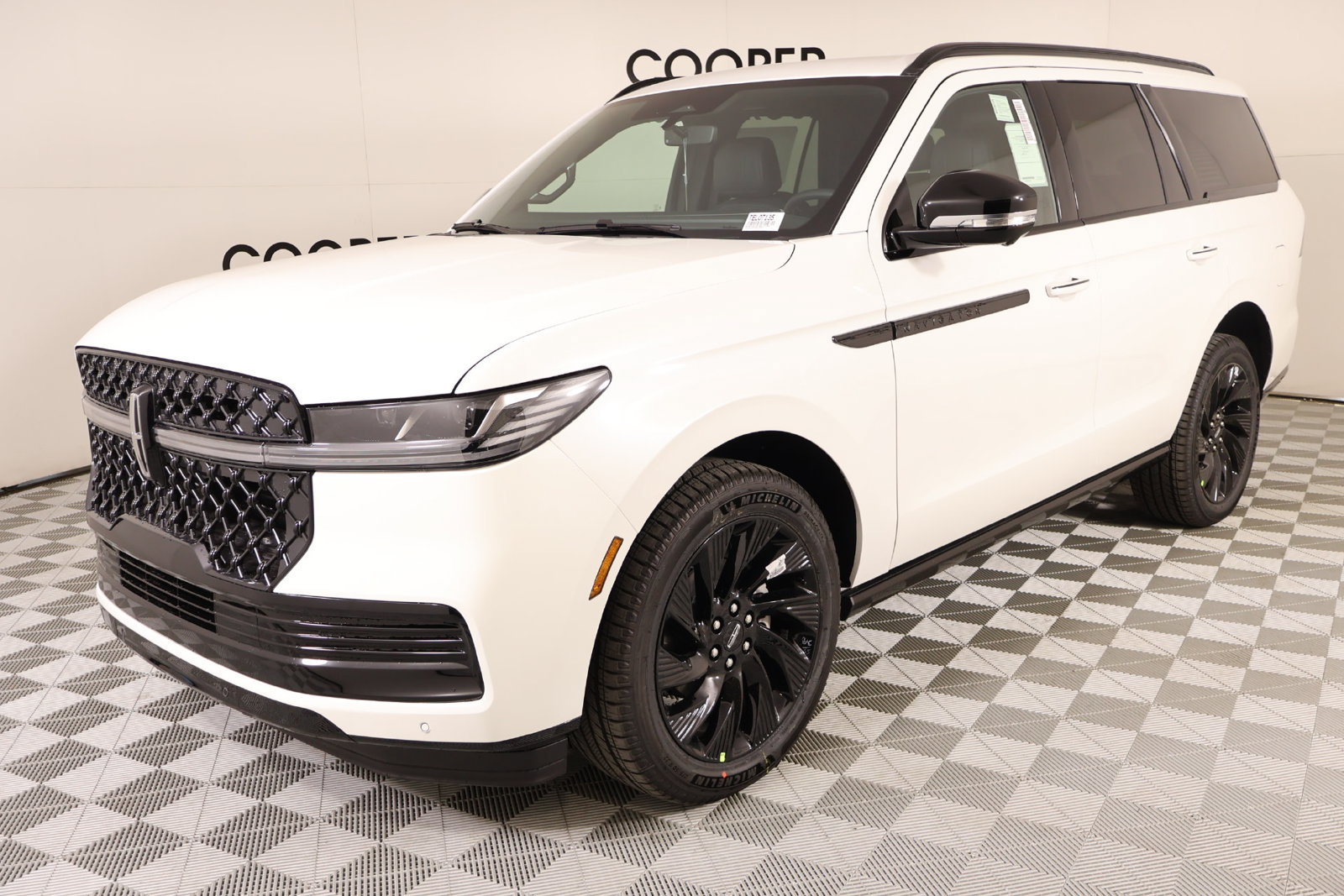 New 2026 Lincoln Navigator Reserve w/ Jet Appearance Package AWD/4WD image 11