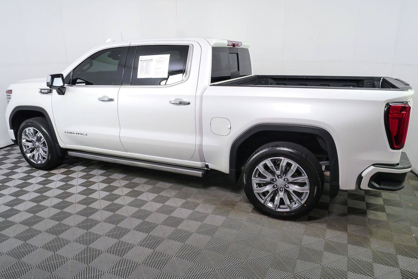 Used 2023 GMC Sierra 1500 Denali w/ Denali Reserve Package AWD/4WD image 24