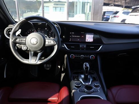 Used 2022 Alfa Romeo Giulia Veloce image 21
