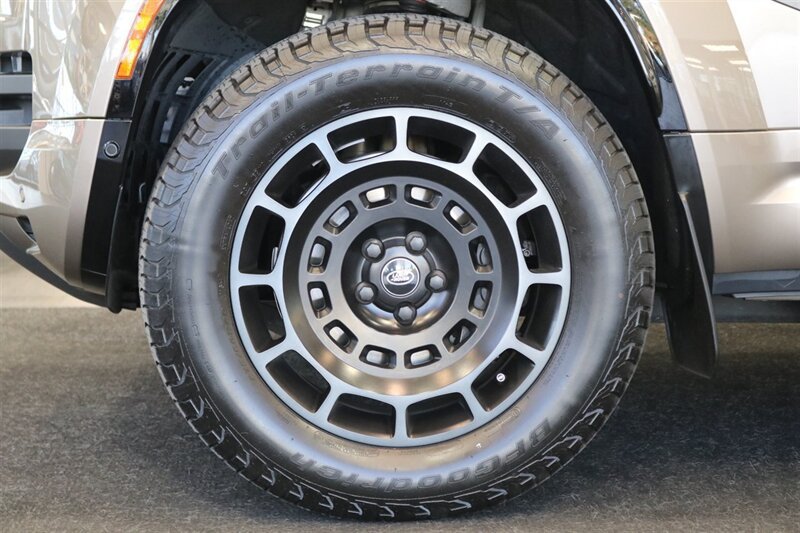 Used 2025 Land Rover Defender 110 AWD/4WD image 16