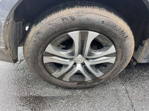 Used 2018 Toyota RAV4 LE FWD image 13