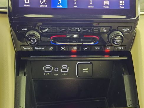 Used 2023 Jeep Grand Cherokee Limited AWD/4WD image 19