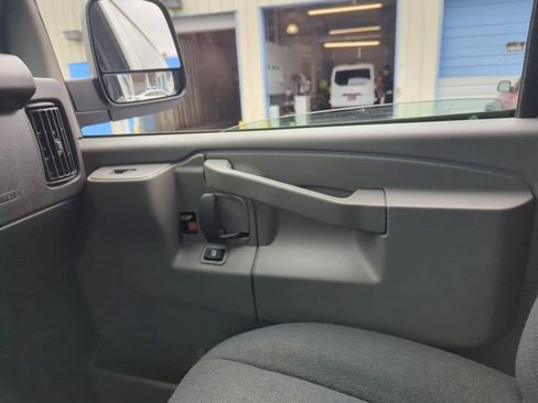 Used 2024 GMC Savana 2500 w/ Driver Convenience Package image 22