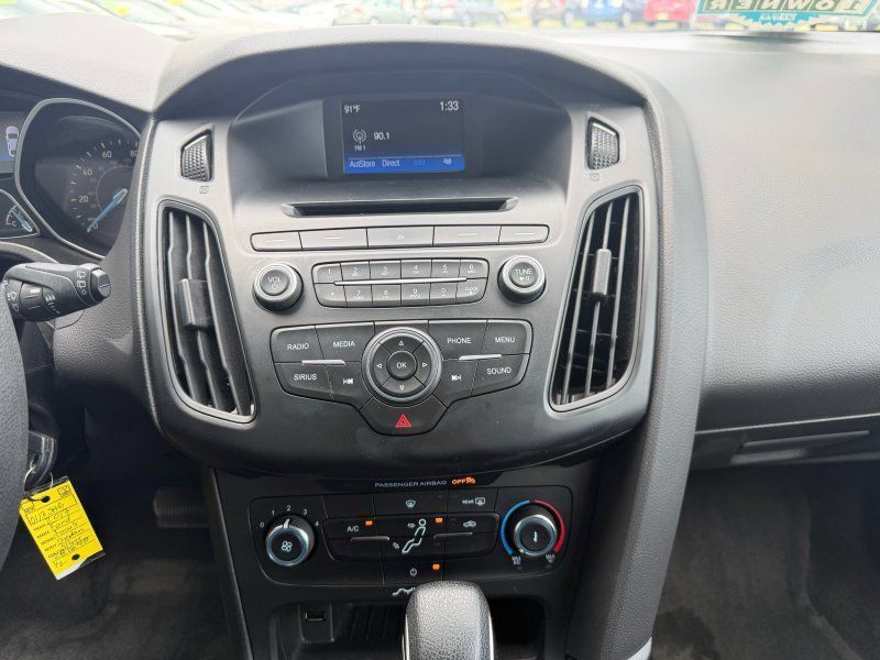 Used 2017 Ford Focus SE FWD image 11