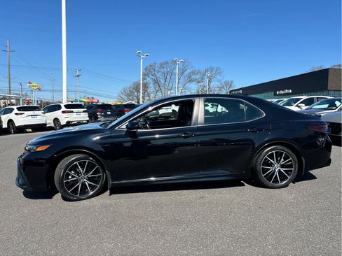Used 2023 Toyota Camry SE w/ Cold Weather Package AWD/4WD image 6