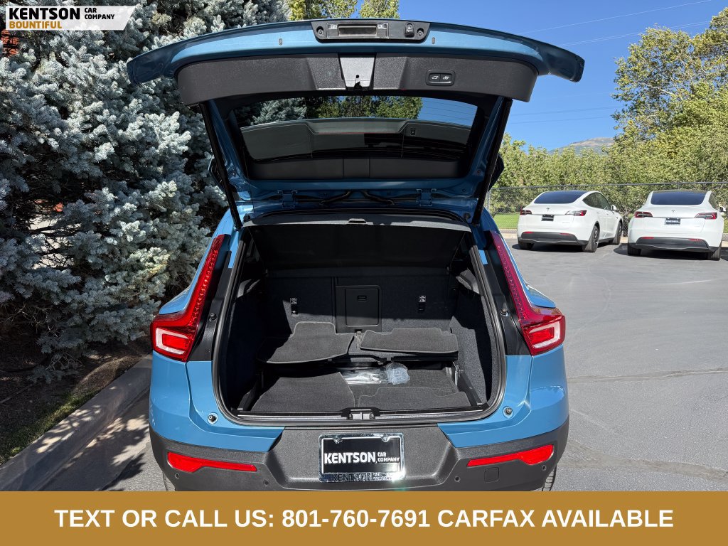 Used 2025 Volvo XC40 B5 Plus AWD/4WD image 33