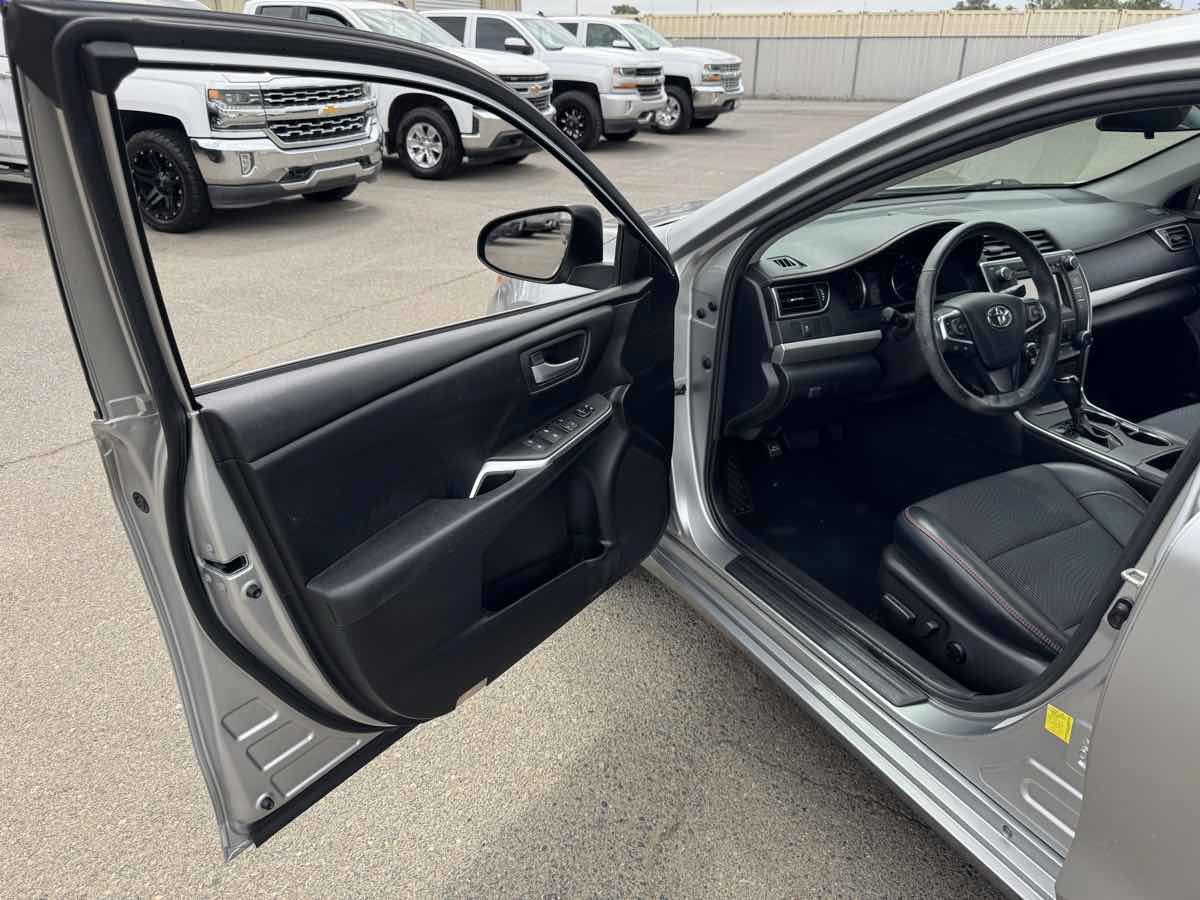 Used 2017 Toyota Camry SE FWD image 21