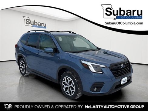 Used 2023 Subaru Forester Premium image 1