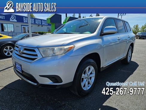 Used 2012 Toyota Highlander 4WD w/ Tow Pkg image 1
