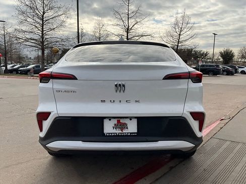 Used 2025 Buick Envista Preferred image 7