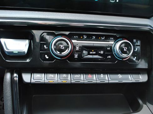 Used 2023 GMC Sierra 1500 AT4 w/ AT4 Premium Package image 9