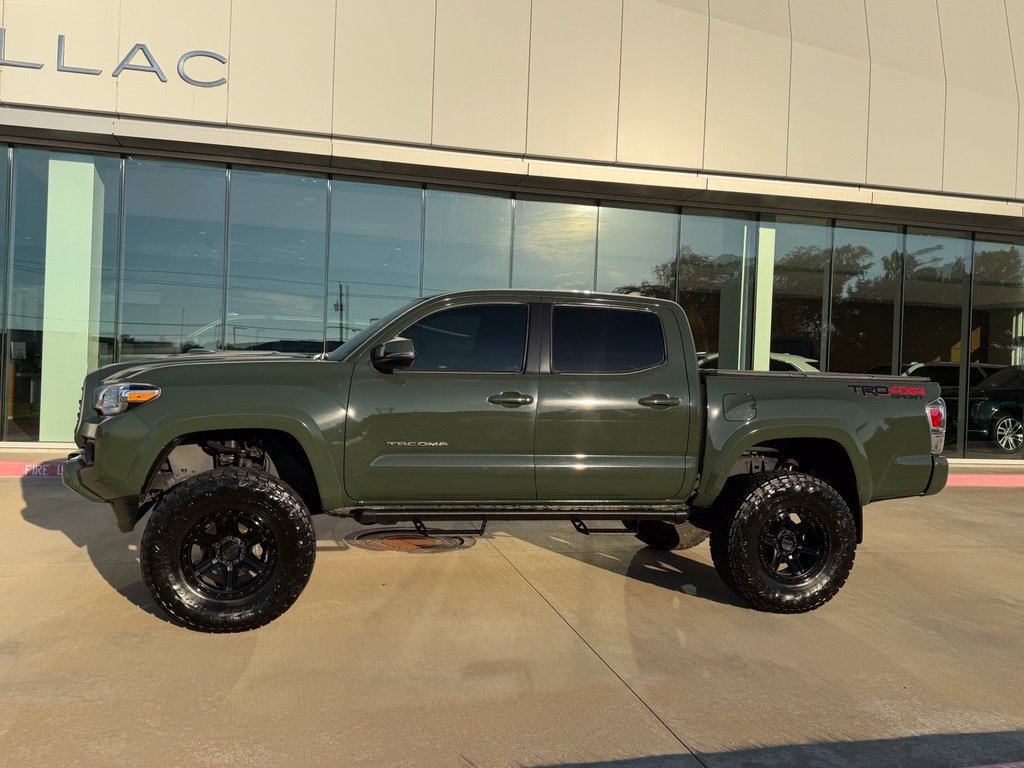 Used 2022 Toyota Tacoma TRD Sport AWD/4WD image 2