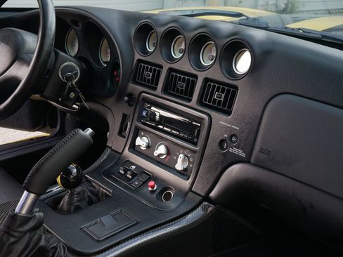 Used 2001 Dodge Viper GTS RWD image 10
