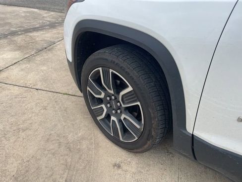 Used 2019 GMC Acadia SLT w/ Black Edition image 4