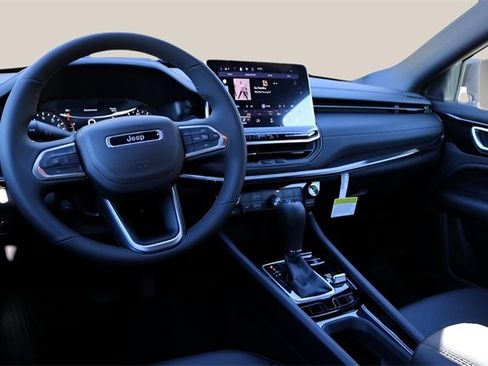 New 2026 Jeep Compass Latitude image 12