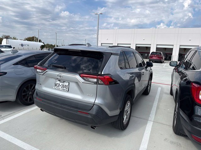 Used 2021 Toyota RAV4 XLE FWD image 8