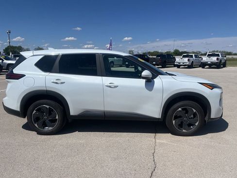 Used 2025 Nissan Rogue SV FWD image 6