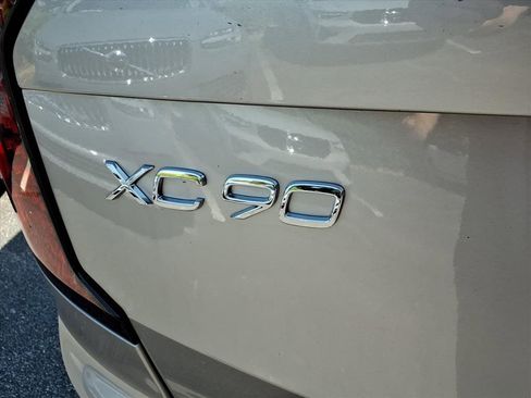 New 2026 Volvo XC90 B5 Plus w/ Protection Package Premier AWD/4WD image 5