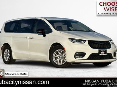 Used 2024 Chrysler Pacifica Touring-L