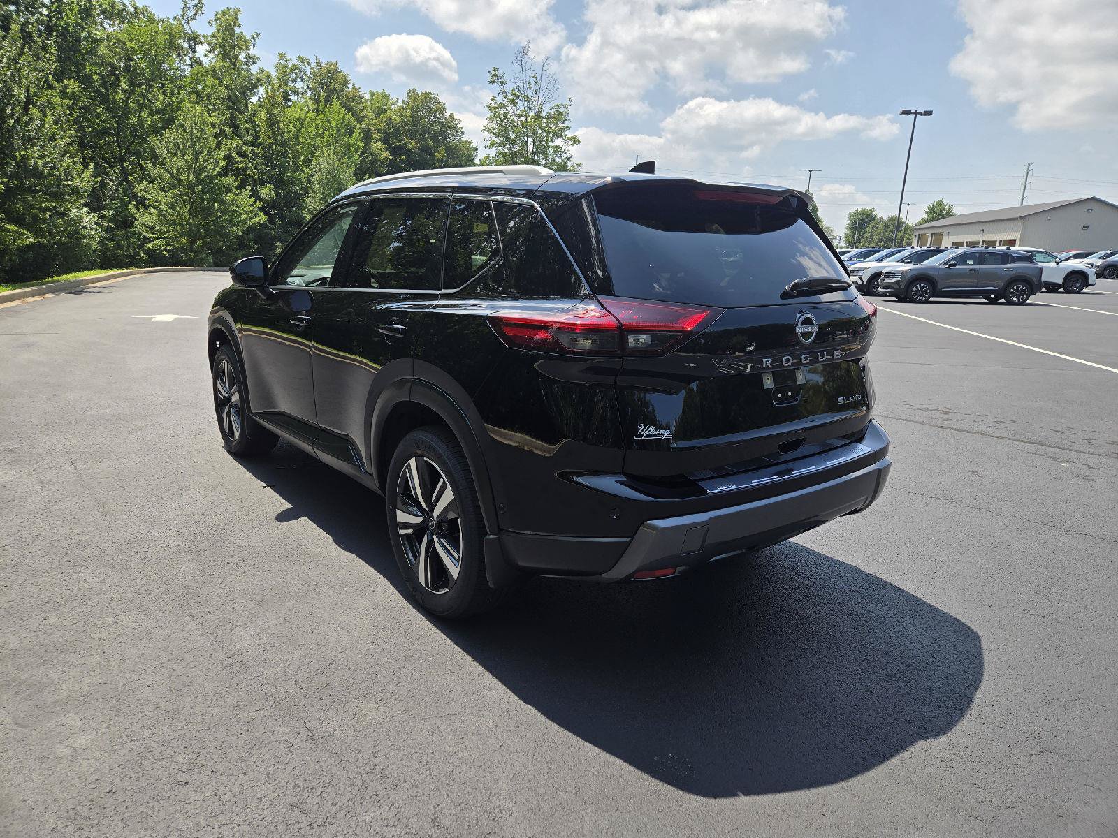 Used 2025 Nissan Rogue SL AWD/4WD image 6