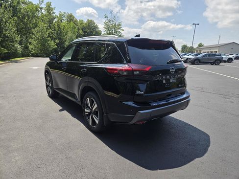 Used 2025 Nissan Rogue SL AWD/4WD image 6