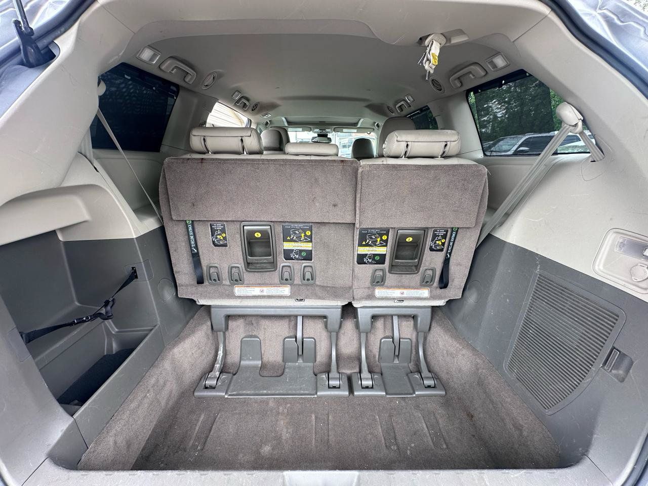 Used 2018 Toyota Sienna XLE FWD image 35