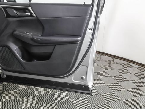 Used 2024 Mitsubishi Outlander AWD image 46