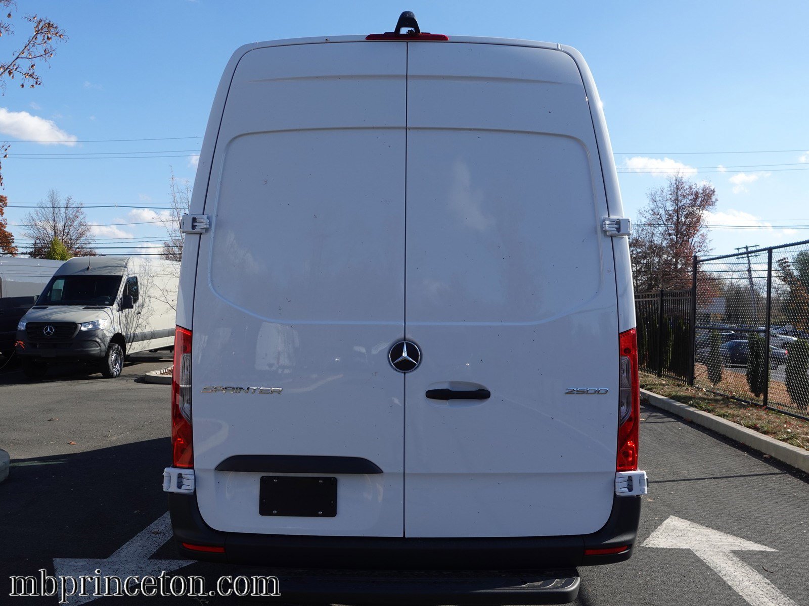 Used 2025 Mercedes-Benz Sprinter 2500 image 4