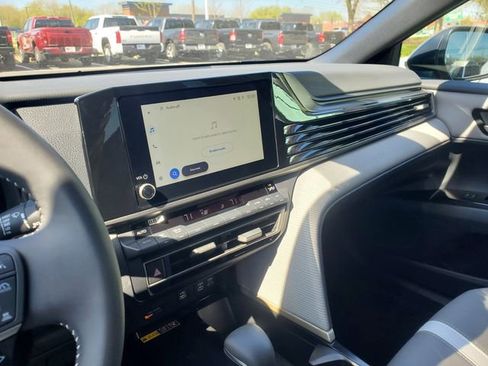Used 2025 Toyota Camry SE FWD image 23