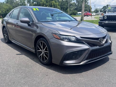Used 2021 Toyota Camry SE FWD image 1