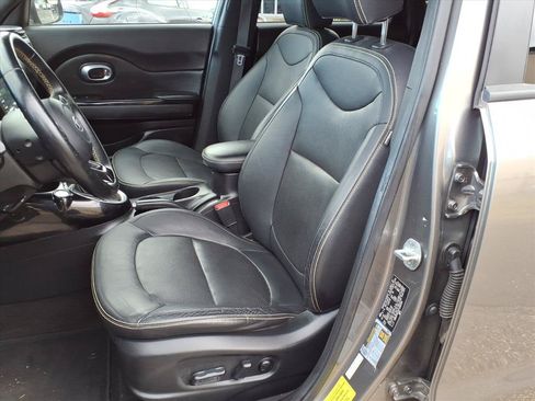 Used 2015 Kia Soul + w/ Primo Package FWD image 16