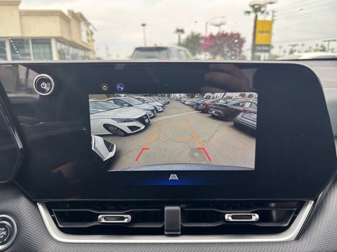 Used 2025 Chevrolet Equinox LT FWD image 24