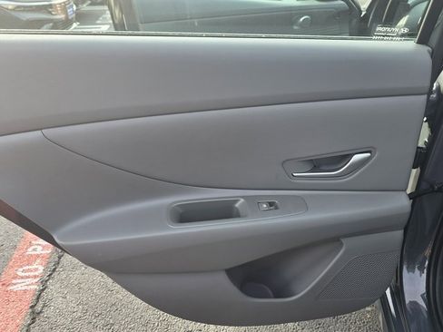 Certified 2025 Hyundai Elantra Sport image 13